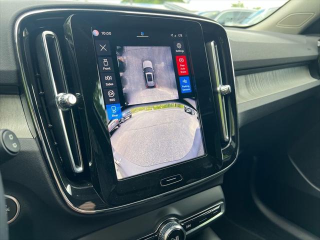 2024 Volvo XC40 B5 Plus Dark Theme