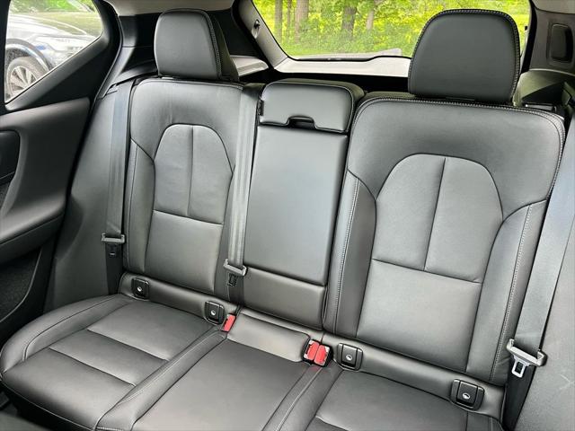2024 Volvo XC40 B5 Plus Dark Theme