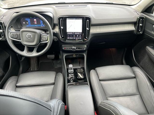 2024 Volvo XC40 B5 Plus Dark Theme