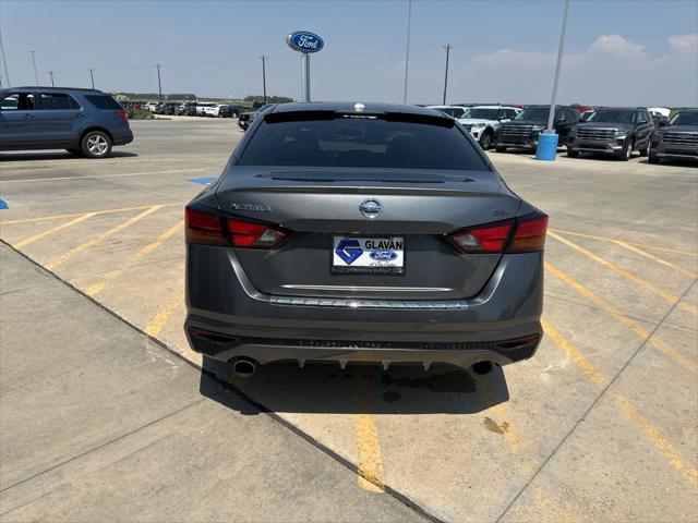 2022 Nissan Altima SR FWD