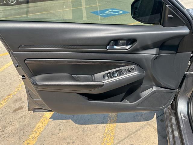 2022 Nissan Altima SR FWD