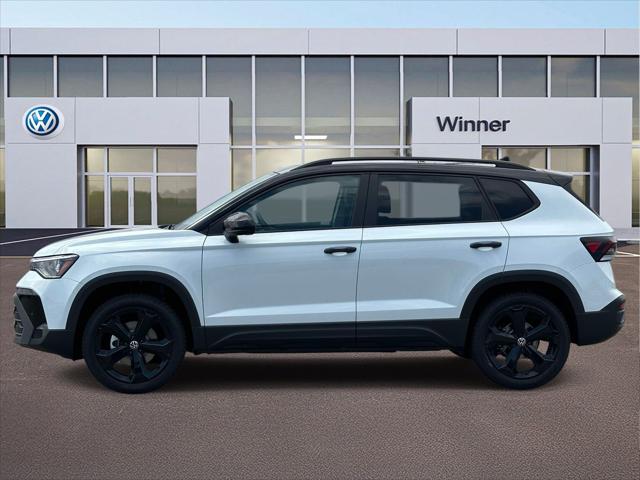 2026 Volkswagen Taos SE Black