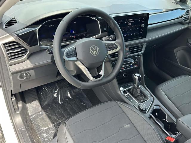 2026 Volkswagen Taos SE Black