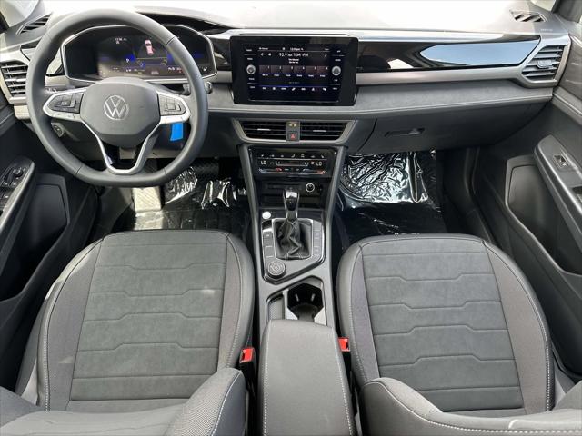 2026 Volkswagen Taos SE Black