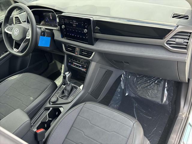 2026 Volkswagen Taos SE Black