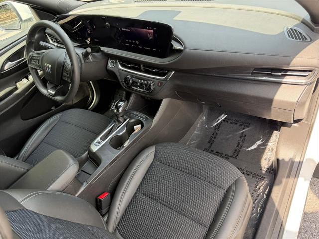 2025 Buick NV Preferred FWD