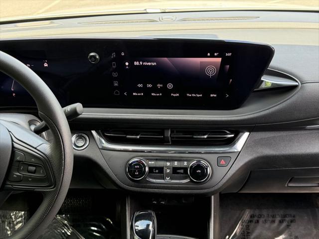 2025 Buick NV Preferred FWD