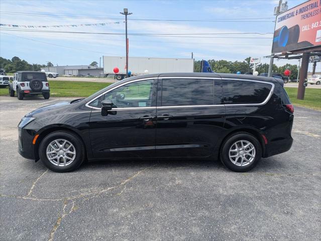 2027 Chrysler Pacifica Select