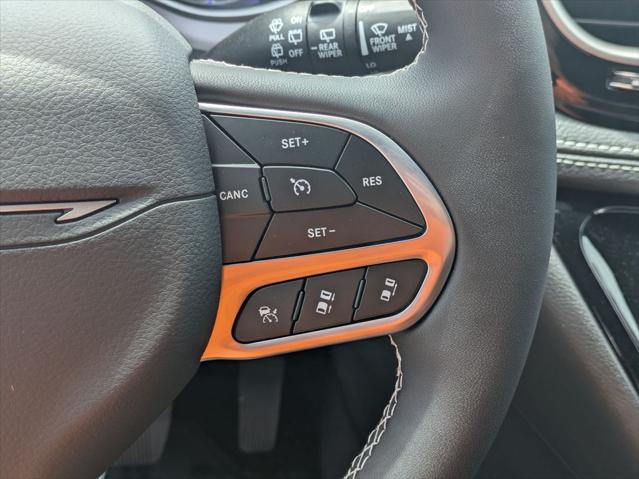 2027 Chrysler Pacifica Select