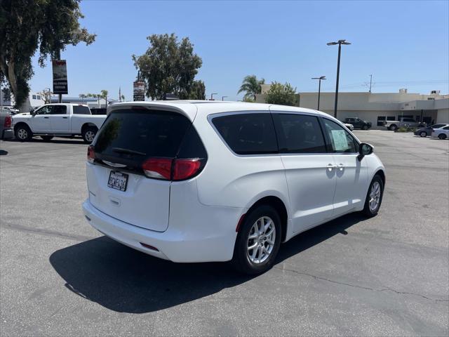 2022 Chrysler Voyager LX