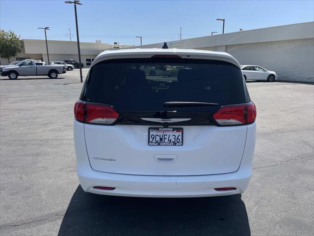 2022 Chrysler Voyager LX