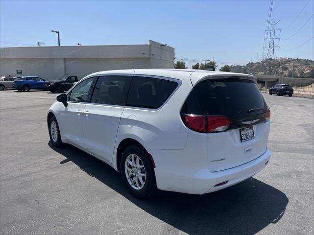 2022 Chrysler Voyager LX