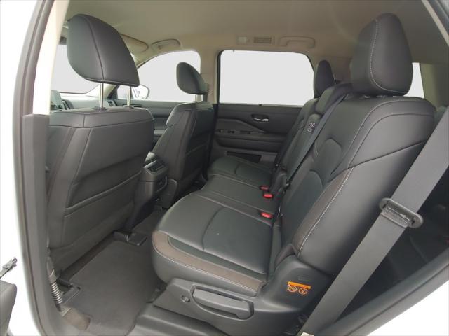 2025 Nissan Pathfinder SL 4WD
