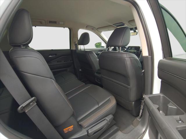 2025 Nissan Pathfinder SL 4WD