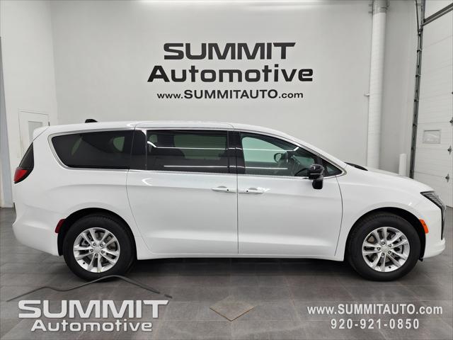 2027 Chrysler Pacifica Select for sale in Fond du Lac, WI