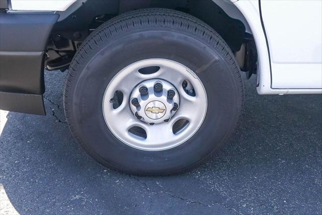 2026 Chevrolet Express Cargo Van 2500 Regular Wheelbase, WT, RWD