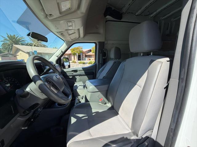 2016 Nissan 3500 SV V8