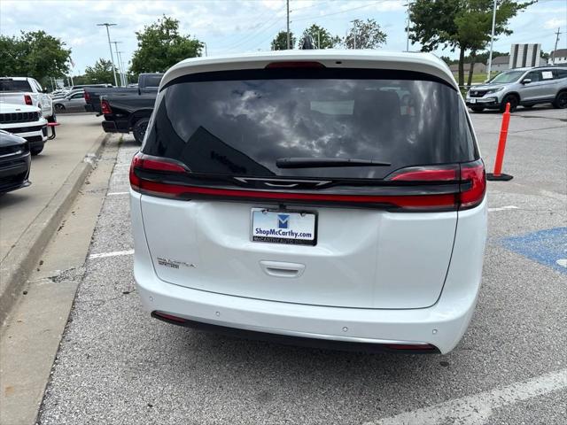 2027 Chrysler Pacifica Select