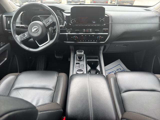 2023 Nissan Pathfinder SL 4WD