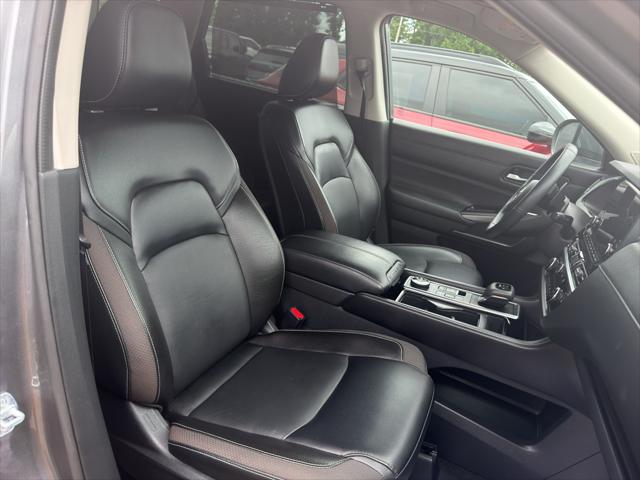 2023 Nissan Pathfinder SL 4WD
