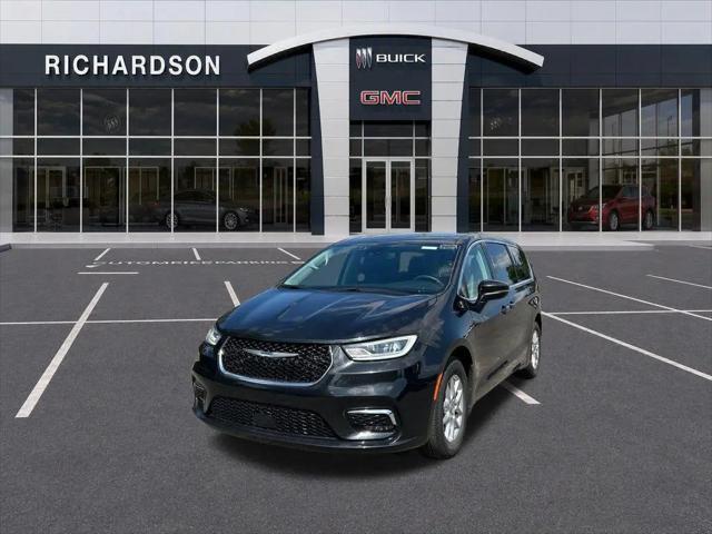 2023 Chrysler Pacifica Touring L for sale in Midland, MI