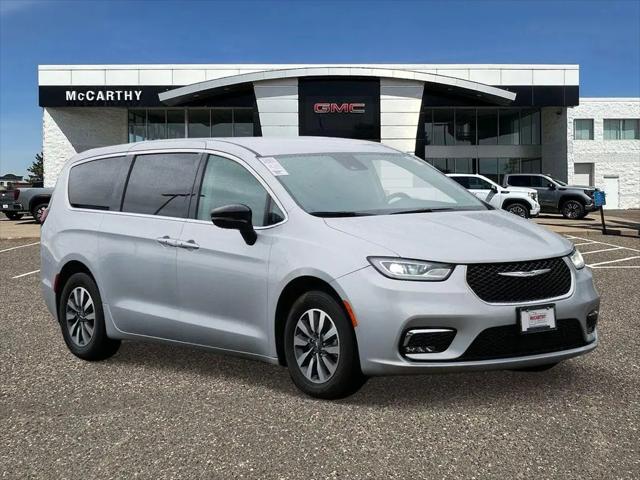 2024 Chrysler Pacifica Hybrid Select for sale in Coon Rapids, MN