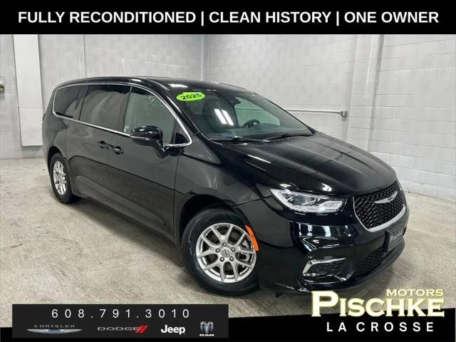 2025 Chrysler Pacifica Select for sale in La Crosse, WI
