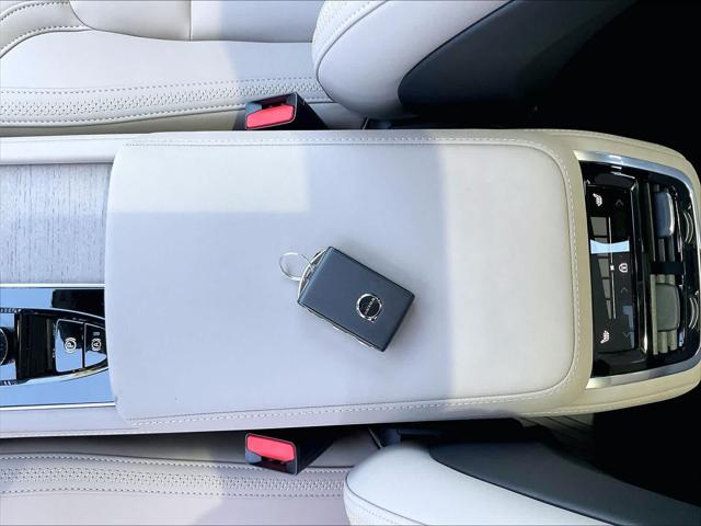 2026 Volvo XC90 Plug-In Hybrid Plus, T8 AWD, Electric/Gasoline, Bright, 7 Seats