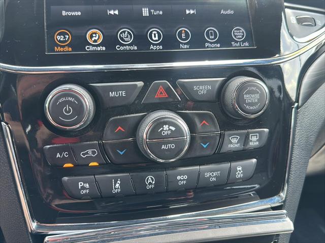 2022 Jeep Grand Cherokee Laredo X 4x4