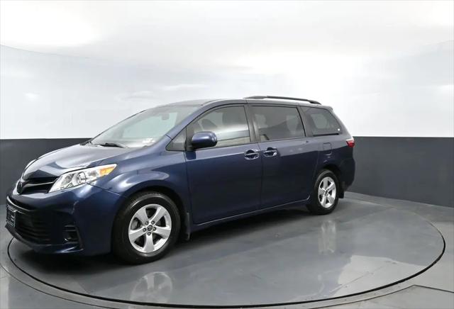 2020 Toyota Sienna LE for sale in Valencia, CA