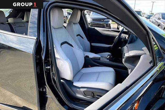 2025 Lexus 300 Premium