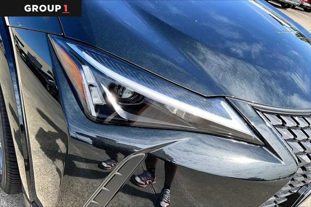 2025 Lexus 300 Premium