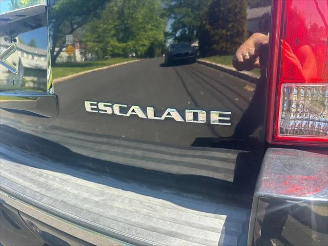 2009 Cadillac Escalade Standard