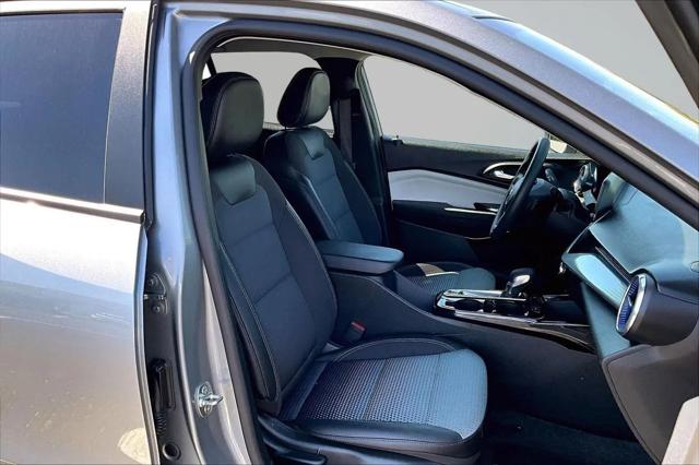2025 Chevrolet Trax FWD LT