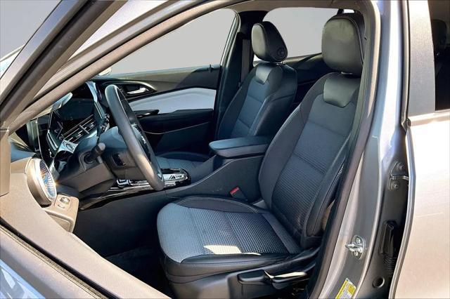 2025 Chevrolet Trax FWD LT