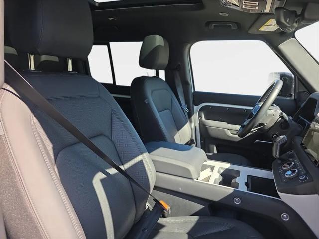 2025 Land Rover Defender 110 P300