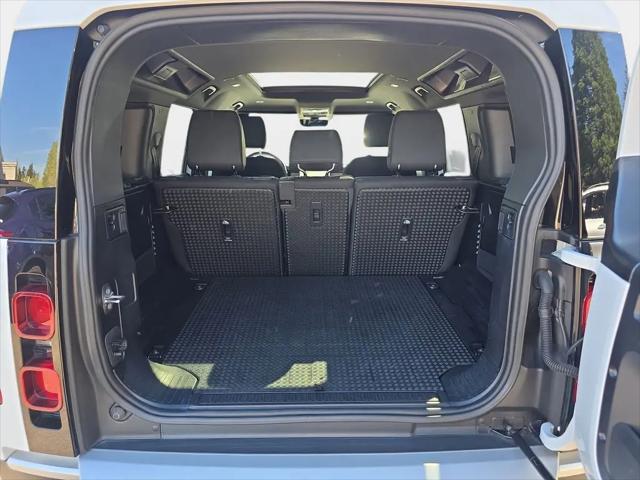 2025 Land Rover Defender 110 P300