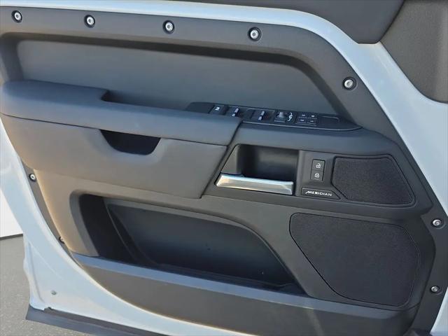 2025 Land Rover Defender 110 P300