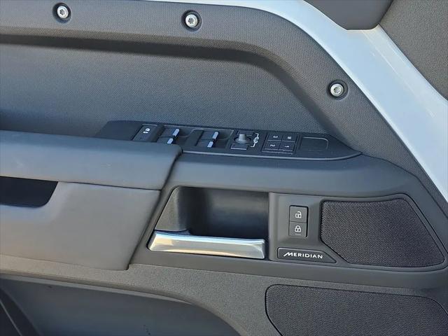 2025 Land Rover Defender 110 P300