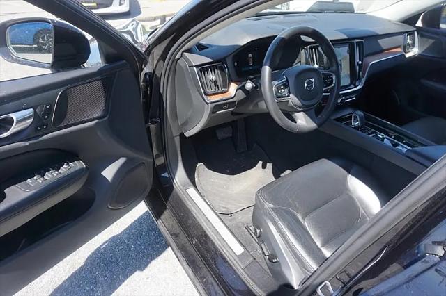 2024 Volvo S60 B5 Plus Dark Theme