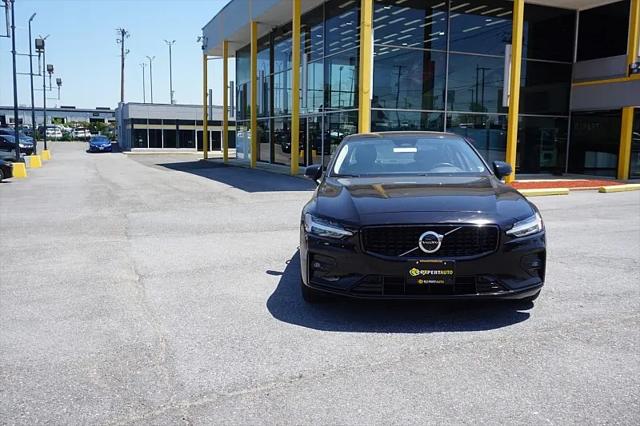 2024 Volvo S60 B5 Plus Dark Theme