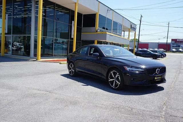 2024 Volvo S60 B5 Plus Dark Theme