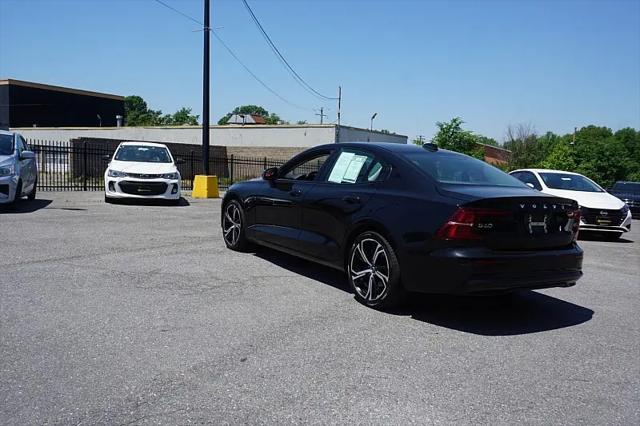 2024 Volvo S60 B5 Plus Dark Theme