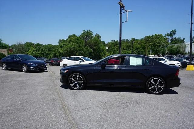 2024 Volvo S60 B5 Plus Dark Theme