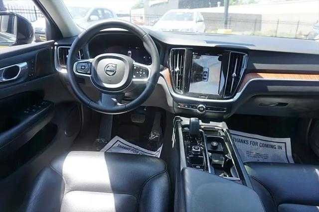 2024 Volvo S60 B5 Plus Dark Theme