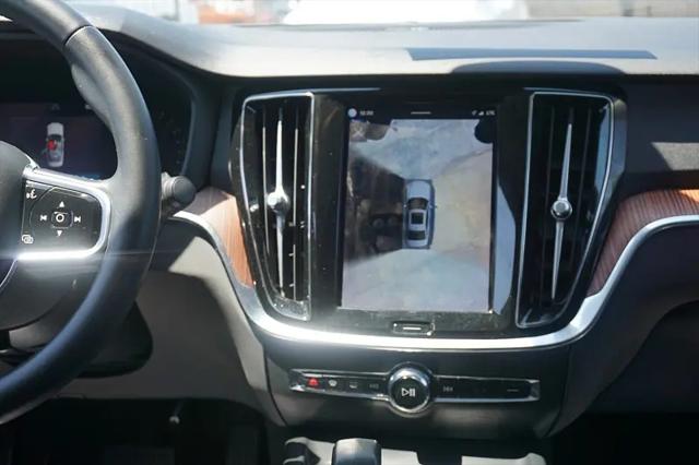 2024 Volvo S60 B5 Plus Dark Theme