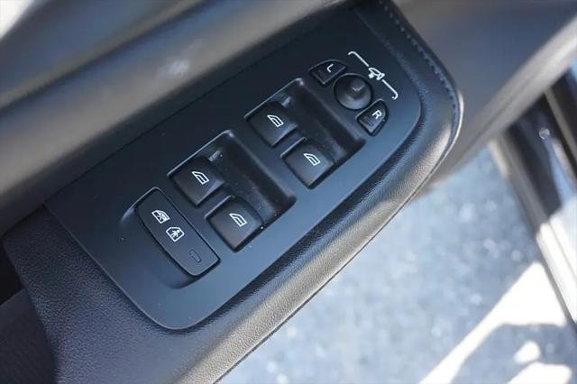 2024 Volvo S60 B5 Plus Dark Theme