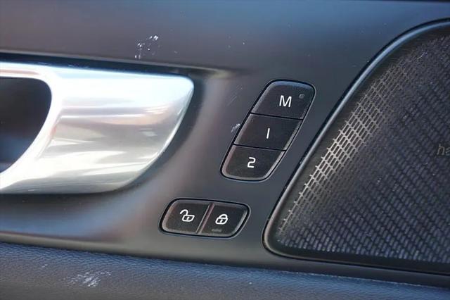2024 Volvo S60 B5 Plus Dark Theme