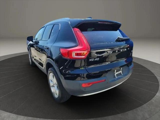 2021 Volvo XC40 T4 Momentum