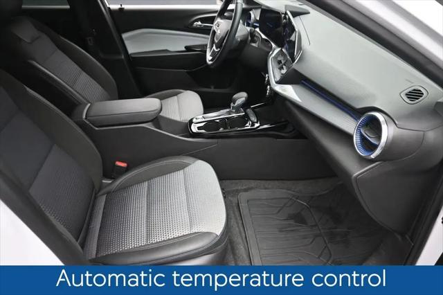 2025 Chevrolet Trax FWD LT